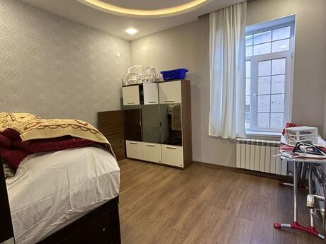 4 otaqlı həyət evi/bağ evi - Şüvəlan q. - 200 m²