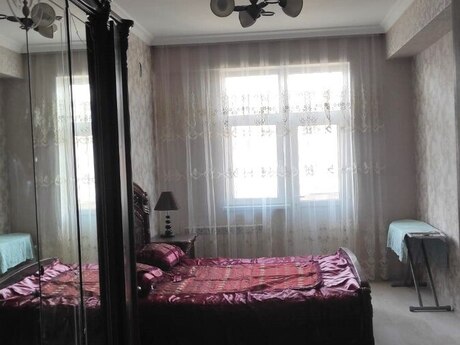 4 otaqlı yeni tikili - Elmlər Akademiyası m. - 183 m²
