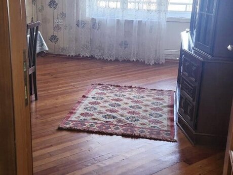 3 otaqlı köhnə tikili - Elmlər Akademiyası m. - 60 m²