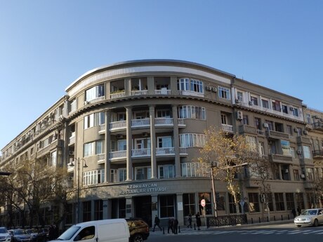 Elan №6130103 - Bakı, Sahil m., 4 otaqlı, 115 m², 3/5 mərtəbə