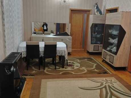 4 otaqlı həyət evi/bağ evi - Saray q. - 130 m²