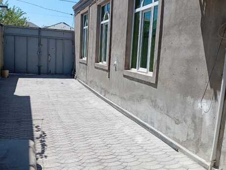 4 otaqlı həyət evi/bağ evi - Saray q. - 130 m²