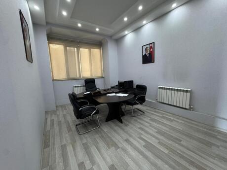 6-комн. офис - м. Элмляр Академиясы - 250 м²