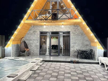 2 otaqlı həyət evi/bağ evi - Novxanı q. - 250 m²