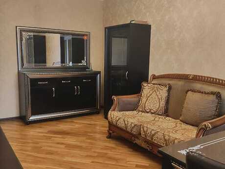 3 otaqlı köhnə tikili - Memar Əcəmi m. - 70 m²
