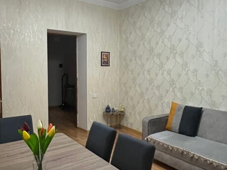 3 otaqlı köhnə tikili - Bakıxanov q. - 76 m²