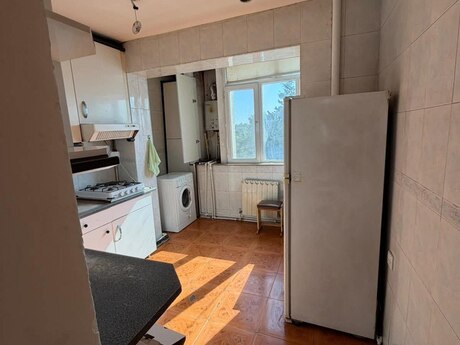 3 otaqlı köhnə tikili - 20 Yanvar m. - 140 m²