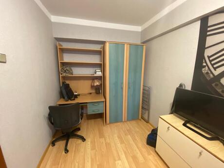 3 otaqlı köhnə tikili - 28 May m. - 76 m²