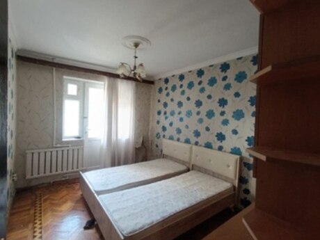 3 otaqlı köhnə tikili - Yeni Günəşli q. - 85 m²