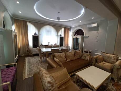 7 otaqlı həyət evi/bağ evi - Şüvəlan q. - 500 m²