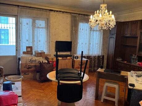 3 otaqlı köhnə tikili - 28 May m. - 70 m²