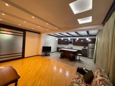 3-комн. новостройка - м. 8 ноября - 140 м²