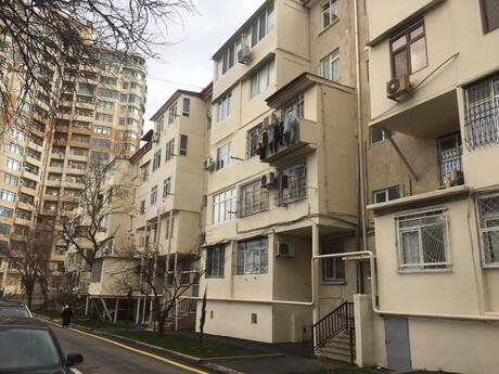 3 otaqlı köhnə tikili - Elmlər Akademiyası m. - 80 m²
