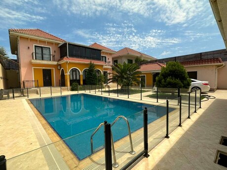 7 otaqlı həyət evi/bağ evi - Şüvəlan q. - 500 m²