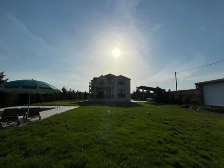 6 otaqlı həyət evi/bağ evi - Türkan q. - 350 m²