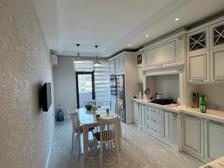 3 otaqlı yeni tikili - İnşaatçılar m. - 140 m²