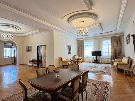 9 otaqlı həyət evi/bağ evi - Nəsimi m. - 600 m²