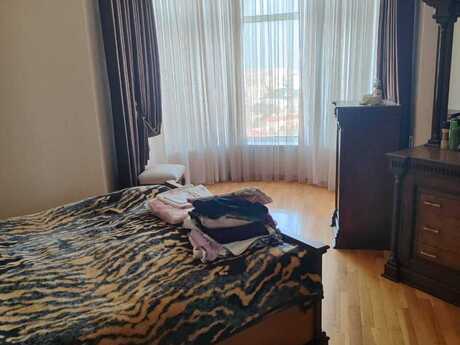 3 otaqlı yeni tikili - 8 Noyabr m. - 115 m²