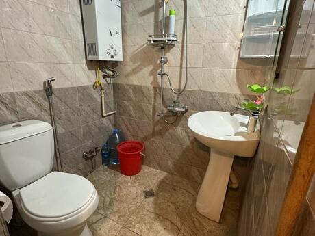 2 otaqlı köhnə tikili - İnşaatçılar m. - 55 m²
