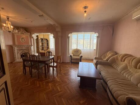 4 otaqlı köhnə tikili - Elmlər Akademiyası m. - 81.6 m²