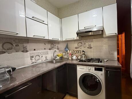 3 otaqlı köhnə tikili - Azadlıq Prospekti m. - 77 m²