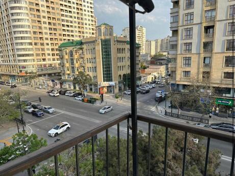 2 otaqlı köhnə tikili - Elmlər Akademiyası m. - 55 m²