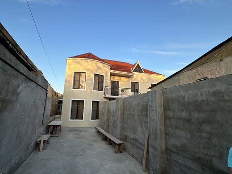 6 otaqlı həyət evi/bağ evi - Lökbatan q. - 200 m²