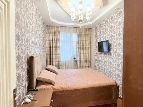 3 otaqlı köhnə tikili - Azadlıq Prospekti m. - 75 m²
