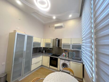 4 otaqlı köhnə tikili - 28 May m. - 150 m²