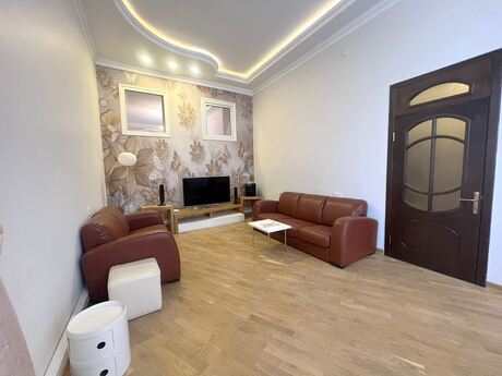 4 otaqlı köhnə tikili - 28 May m. - 150 m²