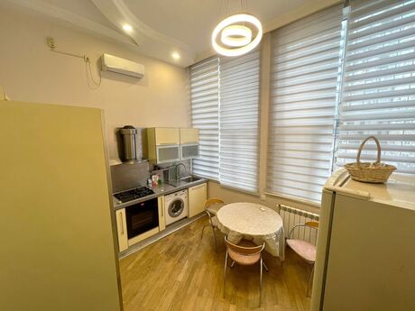 4 otaqlı köhnə tikili - 28 May m. - 150 m²