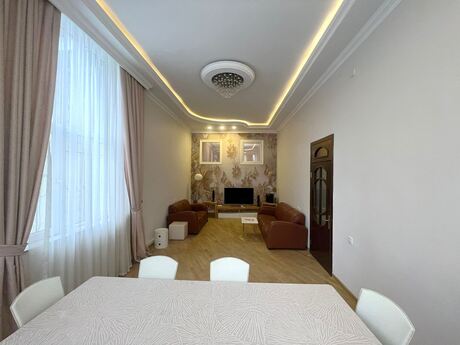 4 otaqlı köhnə tikili - 28 May m. - 150 m²