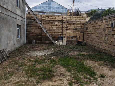 7 otaqlı həyət evi/bağ evi - Novxanı q. - 230 m²