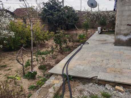 7 otaqlı həyət evi/bağ evi - Novxanı q. - 230 m²
