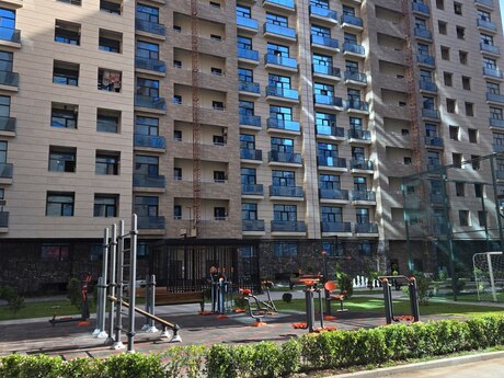 2-комн. новостройка - м. 28 мая - 95 м²
