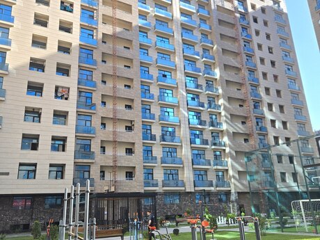 2-комн. новостройка - м. 28 мая - 95 м²