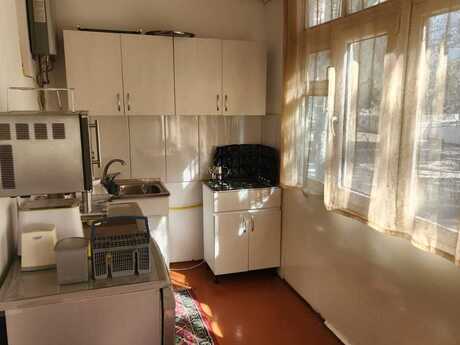 3 otaqlı köhnə tikili - 28 May m. - 100 m²