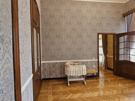 5 otaqlı köhnə tikili - İçəri Şəhər m. - 180 m²