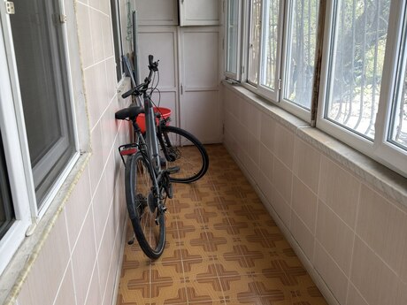 3 otaqlı köhnə tikili - Bakıxanov q. - 80 m²