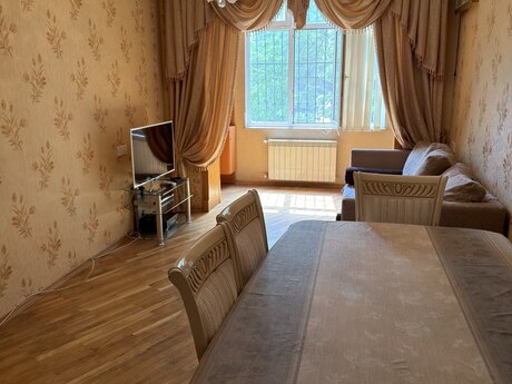 3 otaqlı köhnə tikili - Bakıxanov q. - 80 m²