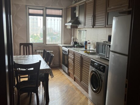 3 otaqlı yeni tikili - İnşaatçılar m. - 72 m²