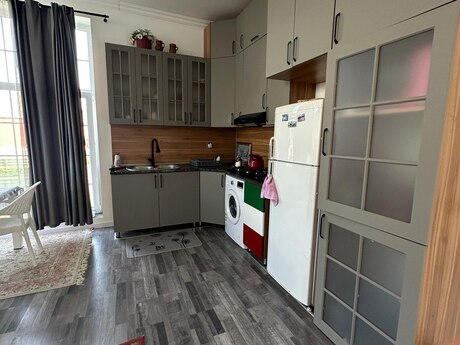 5 otaqlı həyət evi/bağ evi - Novxanı q. - 156 m²