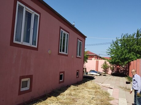 6 otaqlı həyət evi/bağ evi - Binəqədi q. - 200 m²