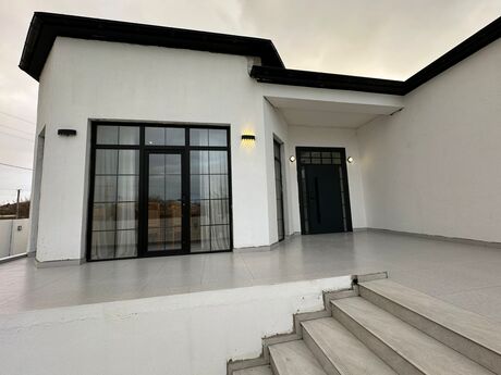 4 otaqlı həyət evi/bağ evi - Novxanı q. - 250 m²
