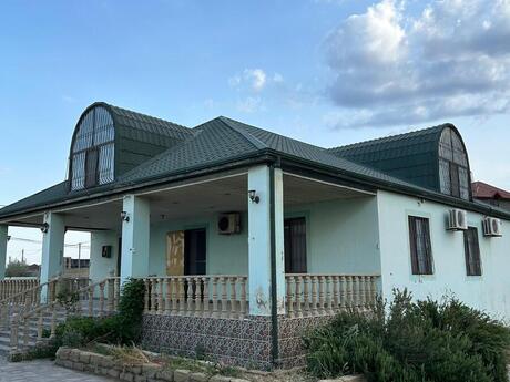 4 otaqlı həyət evi/bağ evi - Pirşağı q. - 270 m²