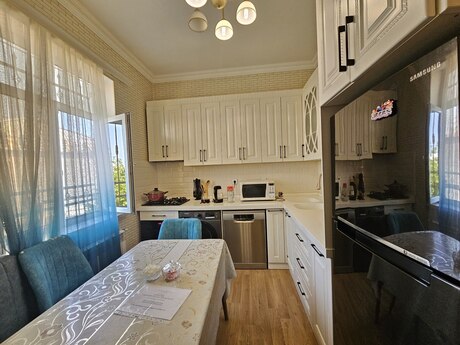 6 otaqlı həyət evi/bağ evi - NZS q. - 140 m²