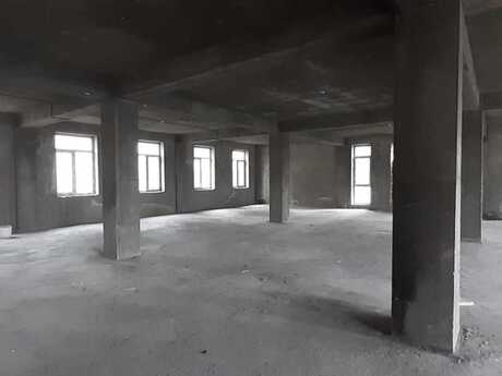 Obyekt - İnşaatçılar m. - 1100 m²