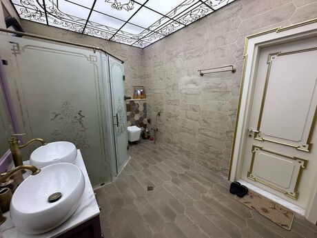 5 otaqlı həyət evi/bağ evi - Buzovna q. - 350 m²