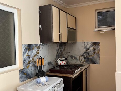 2 otaqlı həyət evi/bağ evi - İnşaatçılar m. - 50 m²