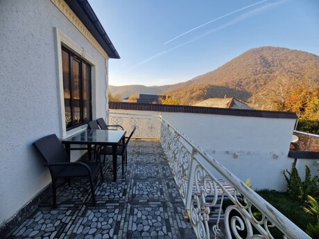 5 otaqlı həyət evi/bağ evi - Qəbələ - 200 m²
